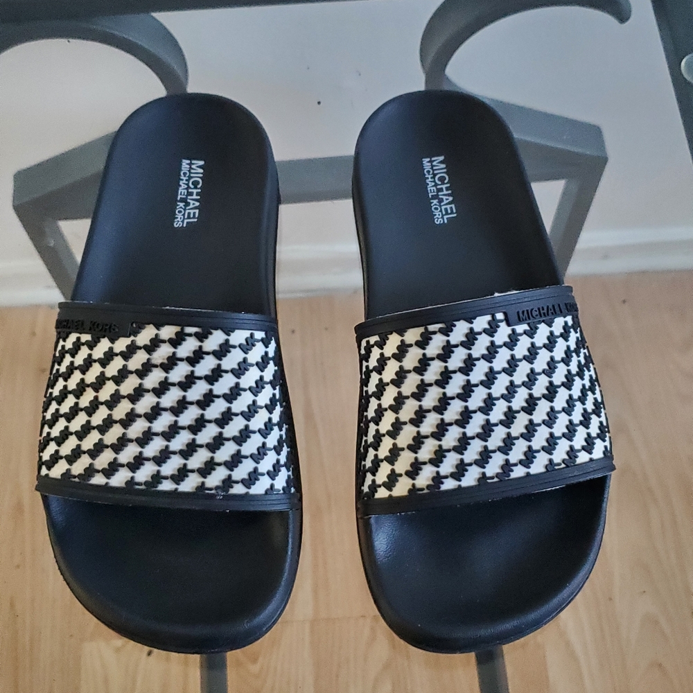 Micheal kors kids slide sandal